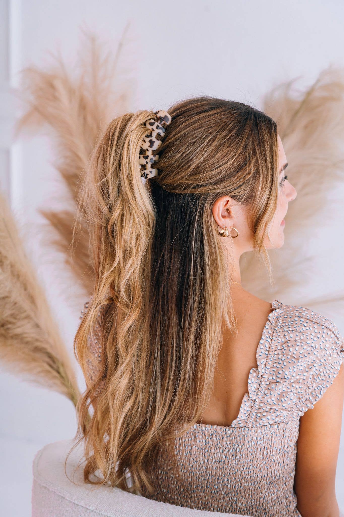 Classic Blonde Tortoise Clip - Medium