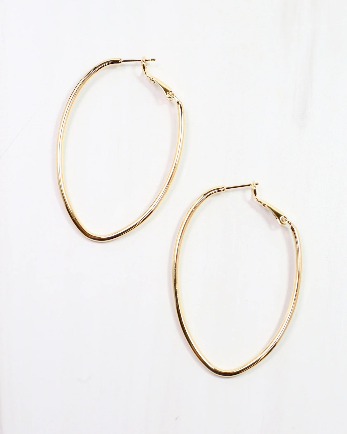Daniiella Oval Hoop