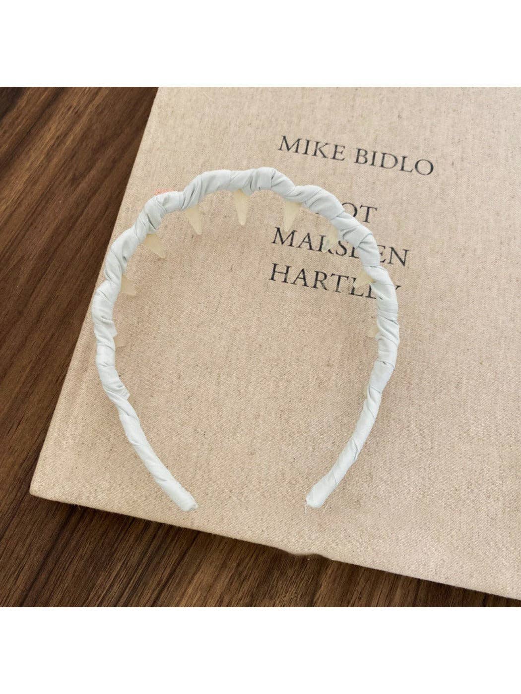 Elegant Solid Color Wavy Headband
