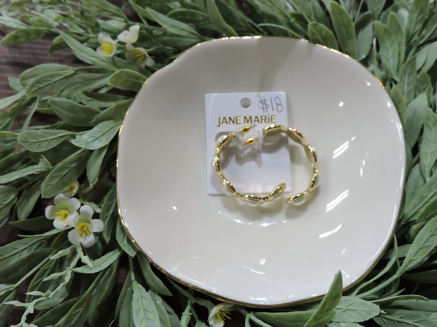 Gold Hoop Earring with Pearl Cabochans