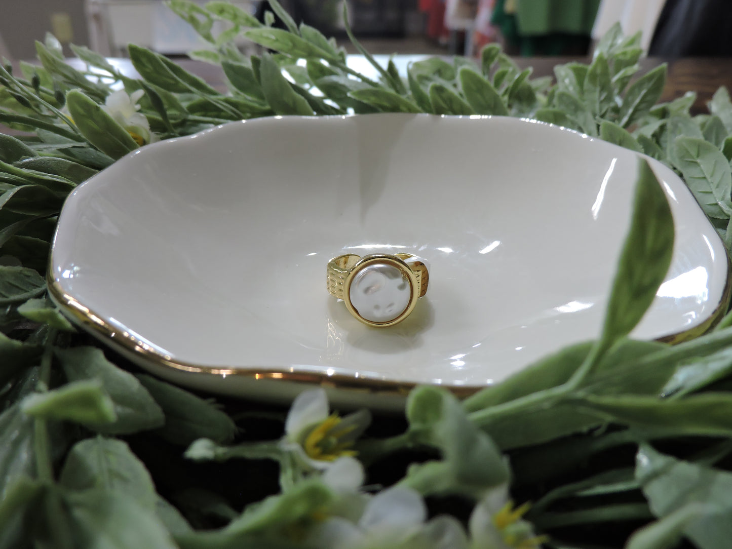 Gold Line Textured Ring with White Circle Pearl