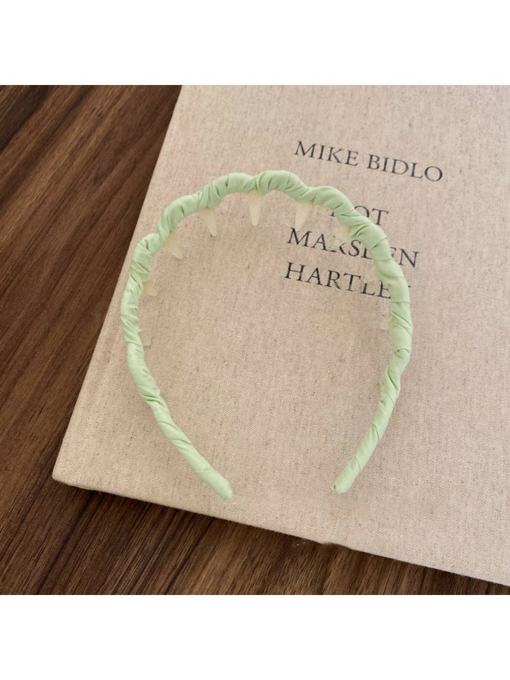 Elegant Solid Color Wavy Headband