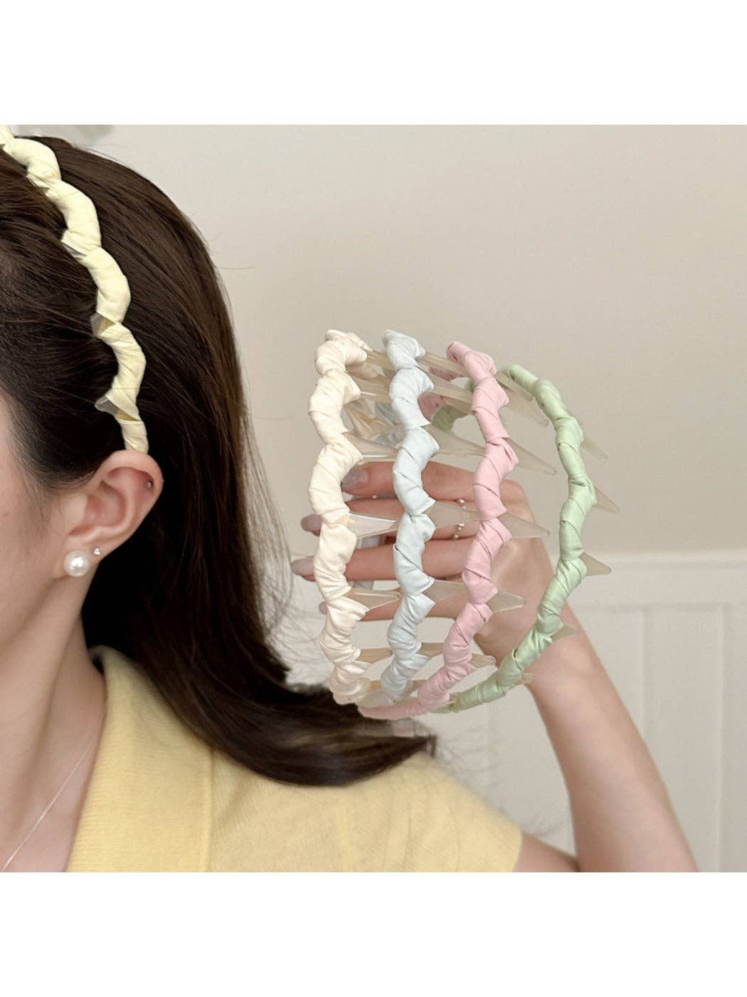 Elegant Solid Color Wavy Headband