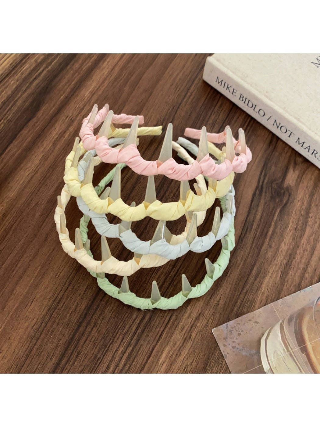 Elegant Solid Color Wavy Headband